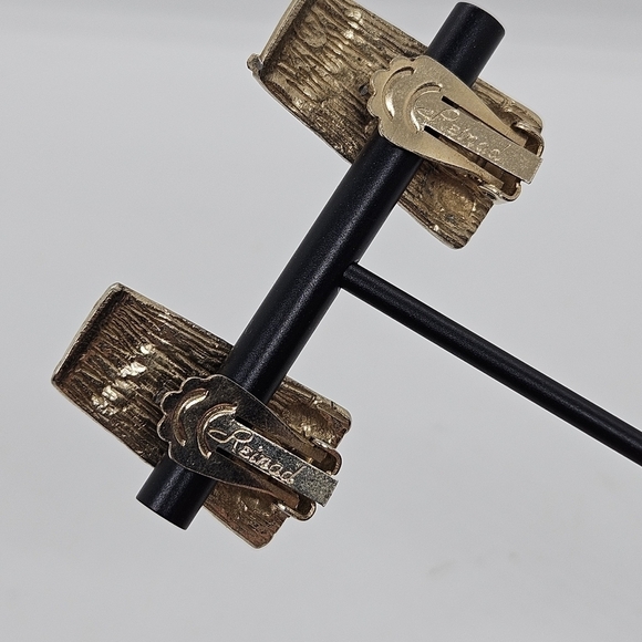 Reinad gold tone textured clip on earrings with green cabochons - Picture 3 of 4